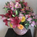 友人より豪華な花を頂いて